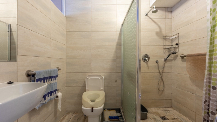 2 Bedroom Property for Sale in Goodwood Central Western Cape